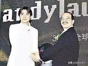 请回答2002:港圈老中青三代齐塌房,这是什么玄学?