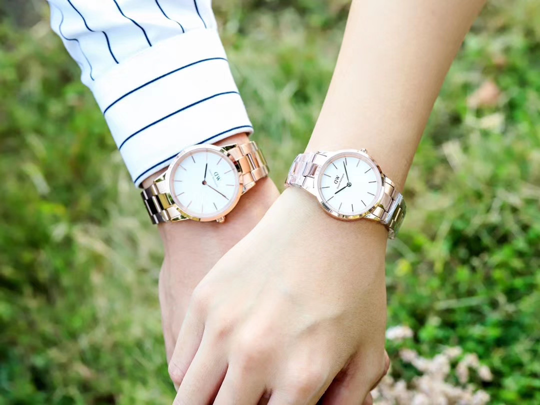 为什么dw手表价格差那么多,最受年轻人喜欢的华为手表