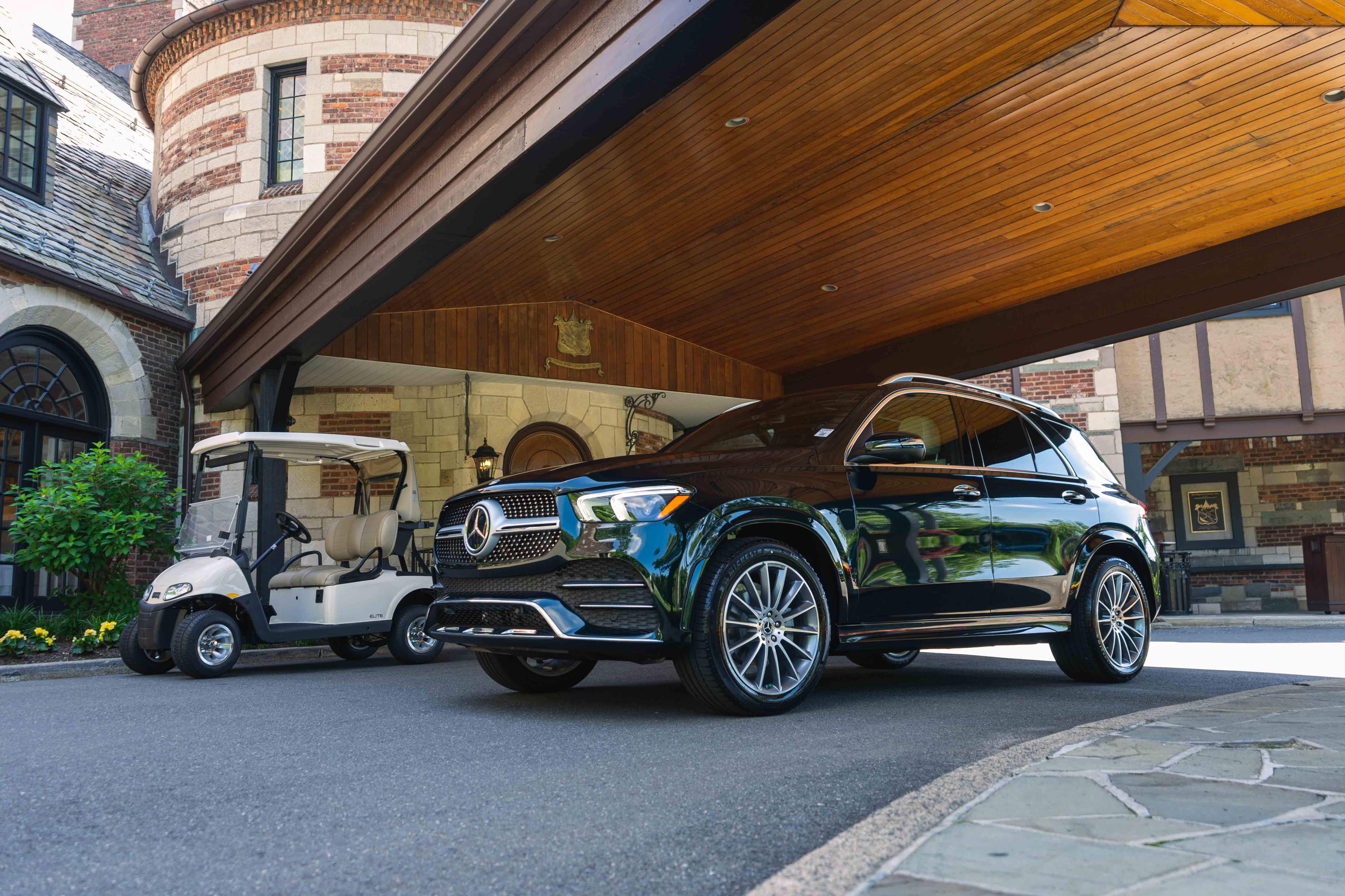 奔驰e级和gle哪个更值得买,奔驰gle轿跑怎么样值得购买吗