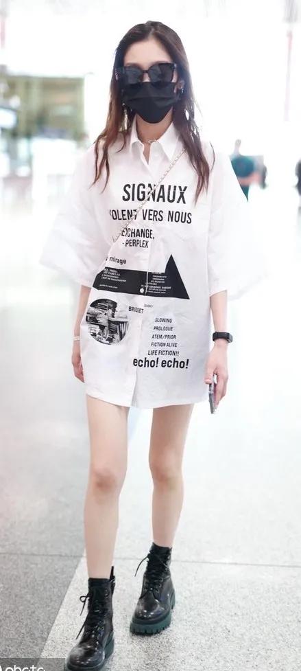 杨幂穿连体短裤时尚大片,杨幂现身粉色风衣配短裤