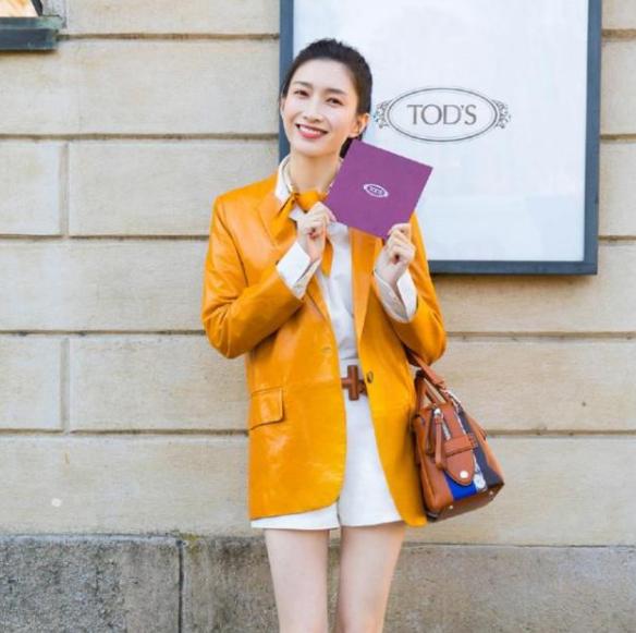 西装一穿就是最靓的仔,西装一穿都是大人