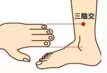 女生经期血块多什么原因,女生经期出血块