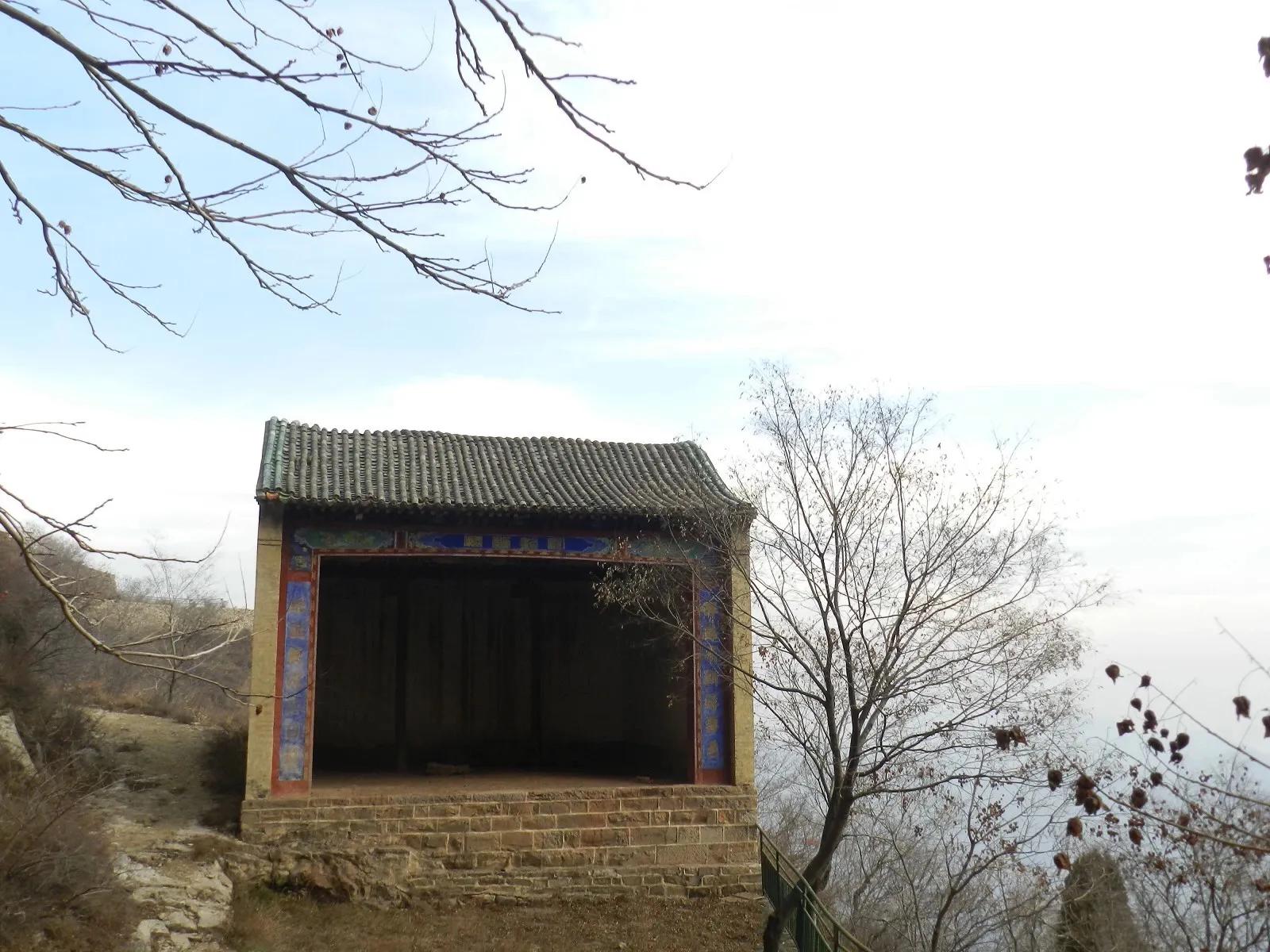 在山里迷路遇到狐狸,在山里迷路遇到了好漂亮的小姑娘