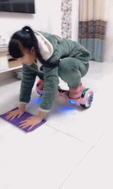 搞笑GIF开心一刻:这才是真正的踢足球,不赢都没道理