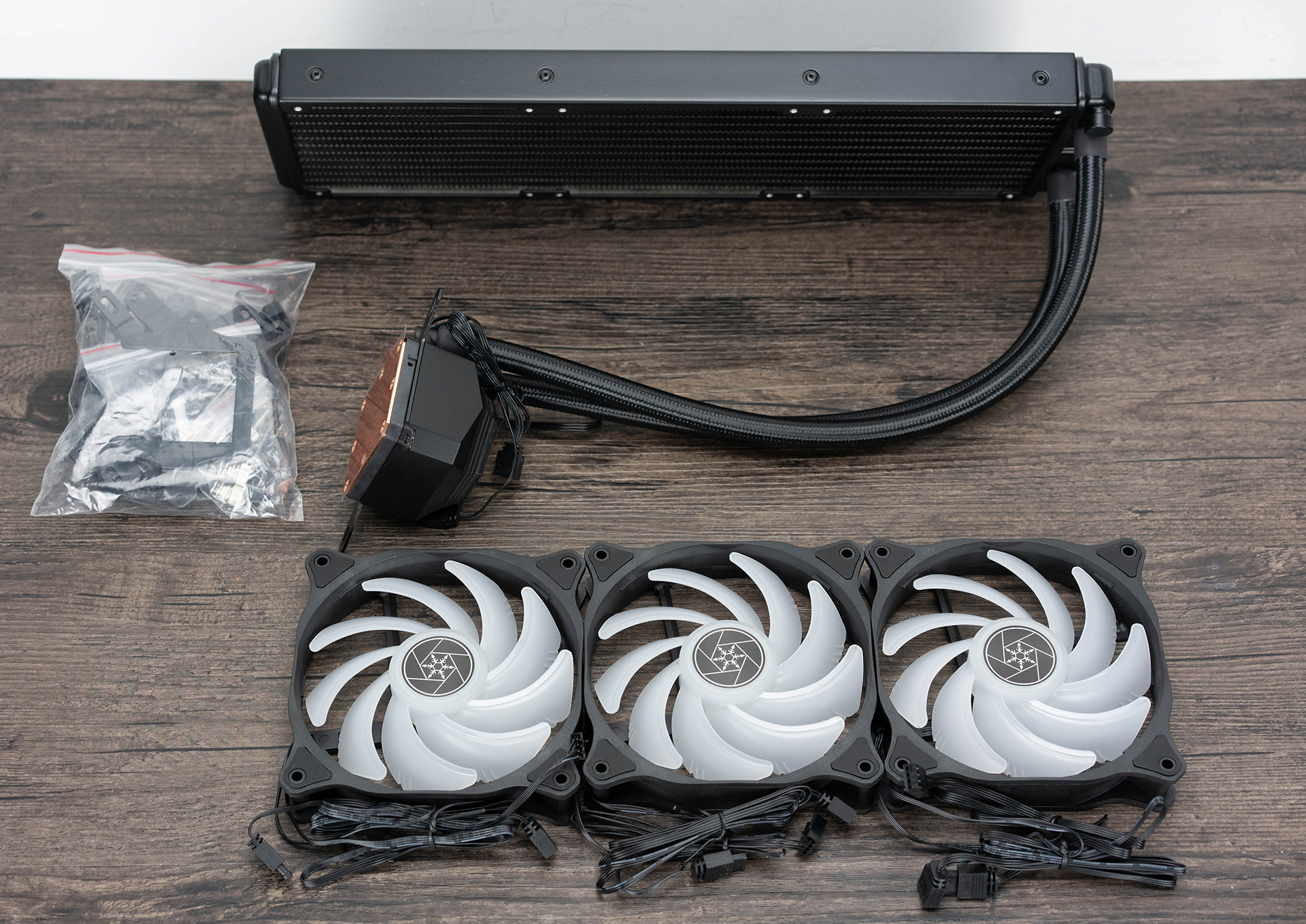 银欣360水冷散热器,压制12代处理器的水冷