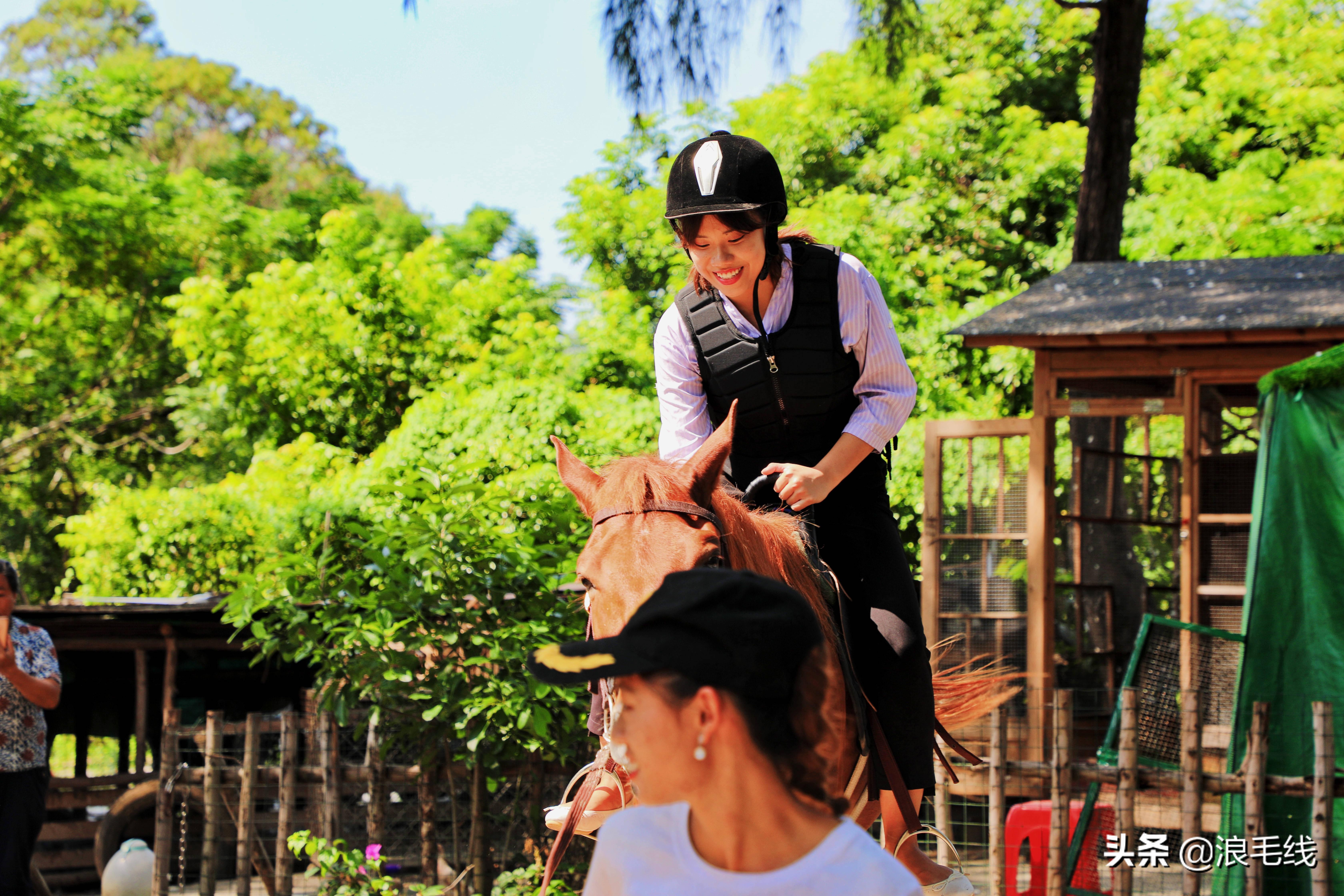 李现拍戏住的三亚酒店多少钱一晚,住韩商言同款酒店