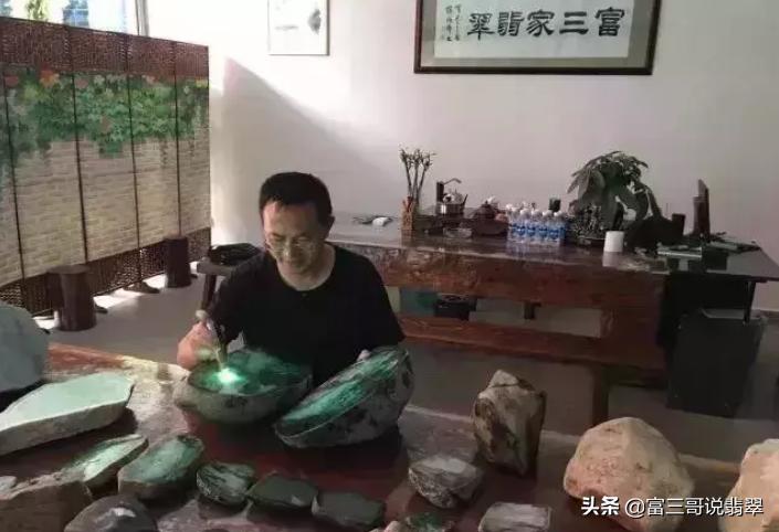 3000元的翡翠手镯是真的吗,价值千万的翡翠手镯视频