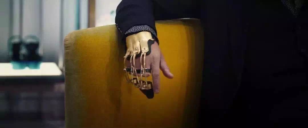 《扫毒2》:讲不好的故事,立不起的情怀