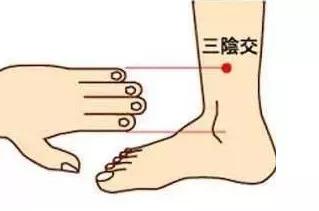 足后跟鱼鳞状起皮是怎么回事呢,脚后跟干裂小腿长鱼鳞