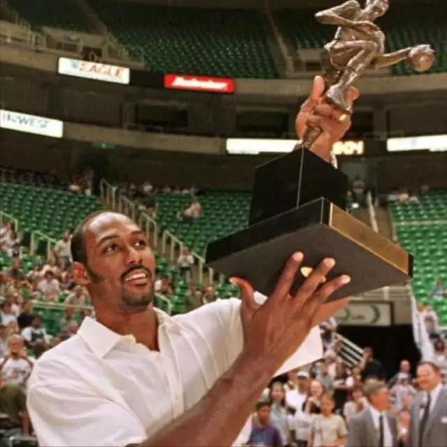 卡尔马龙和加内特谁的地位高,理性讨论谁的历史地位更高