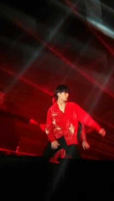 易烊千玺羞红脸,易烊千玺害羞脸红