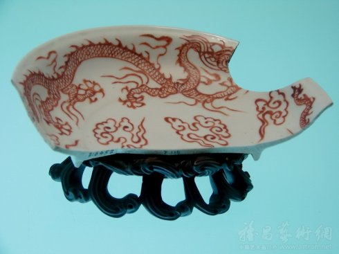 识别洪武釉里红瓷器真假特征,洪武青花鉴定真假