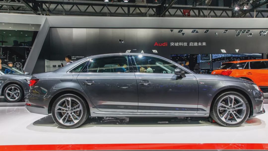 奥迪a4l45quattro臻选动感型,18款奥迪a4l45quattro试驾