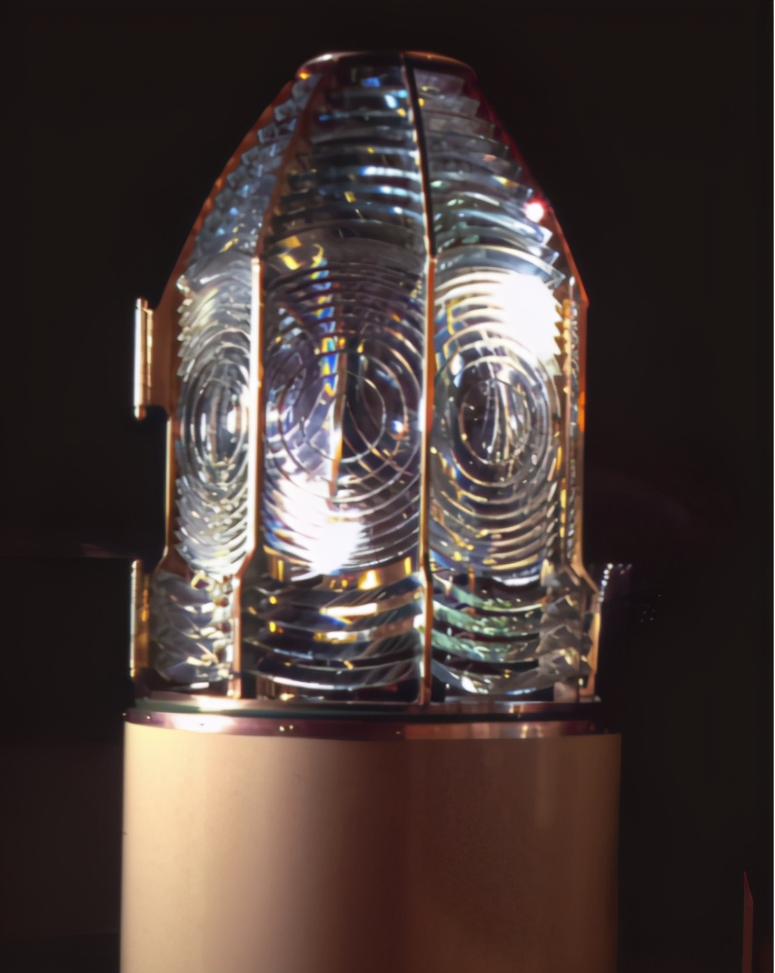 菲涅尔透镜的破坏性有多大,菲涅尔透镜聚光威力