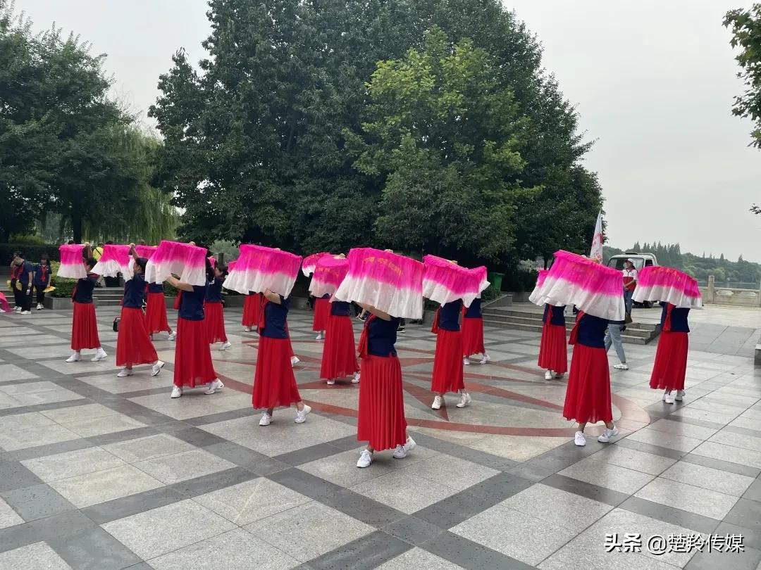 姚明2米36巨人,2米34巨人比姚明还高