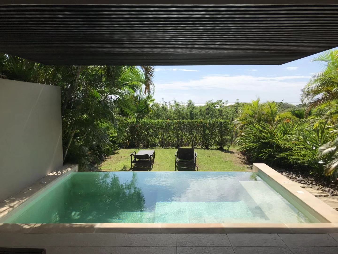 简单生活，在这个蓝天白云晴空万里的浪漫岛国，浪费时间才是正事