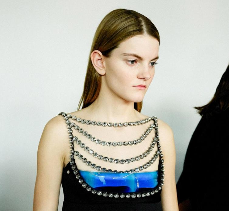 虞书欣穿的可爱灵动的衣服,自己认为适合虞书欣的衣服