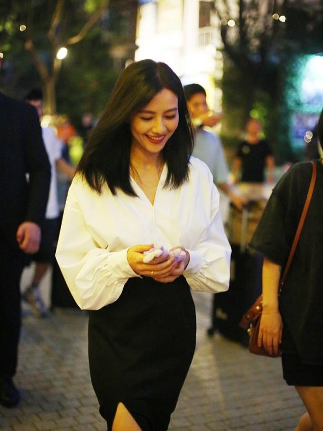 41岁的高圆圆极简黑白配,高圆圆黑白配出席秀场