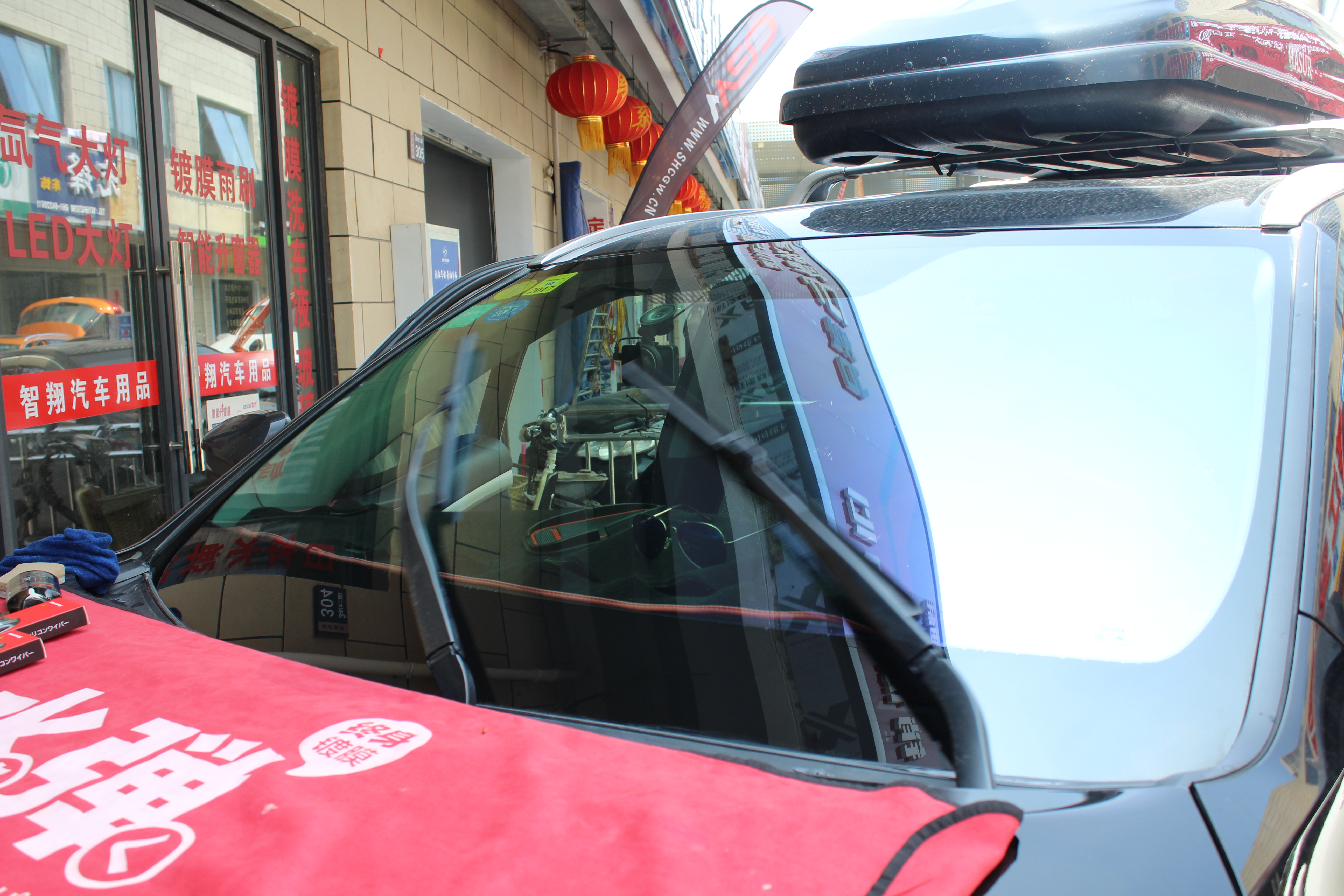 被改装店忽悠300元安装的水弹镀膜雨刷，真的有效果吗？