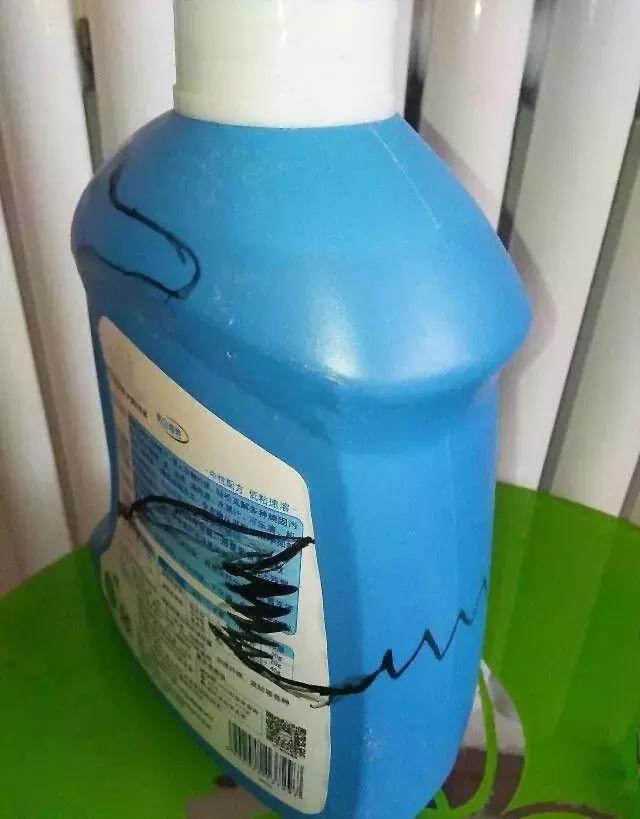 洗衣液瓶子制作天鹅花盆方法图片,洗衣液瓶变花盆生活小妙招