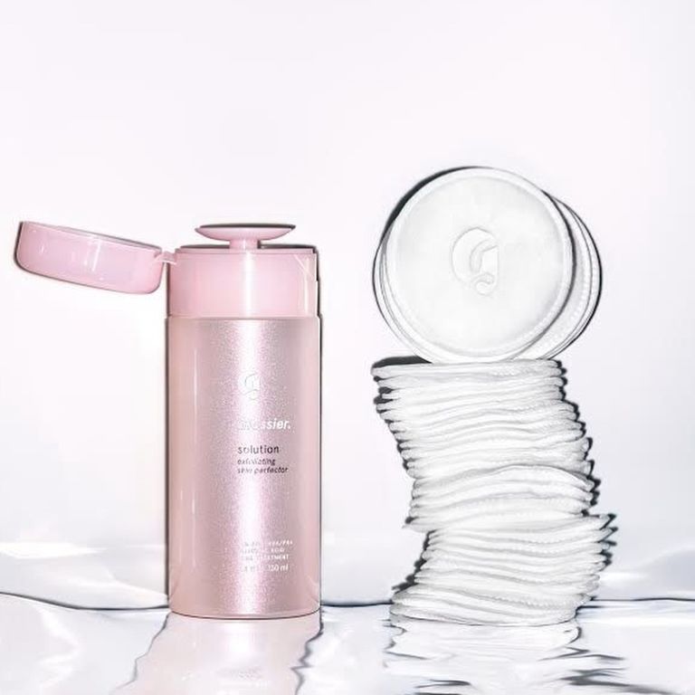 全网爆火彩妆,supreme粉底液