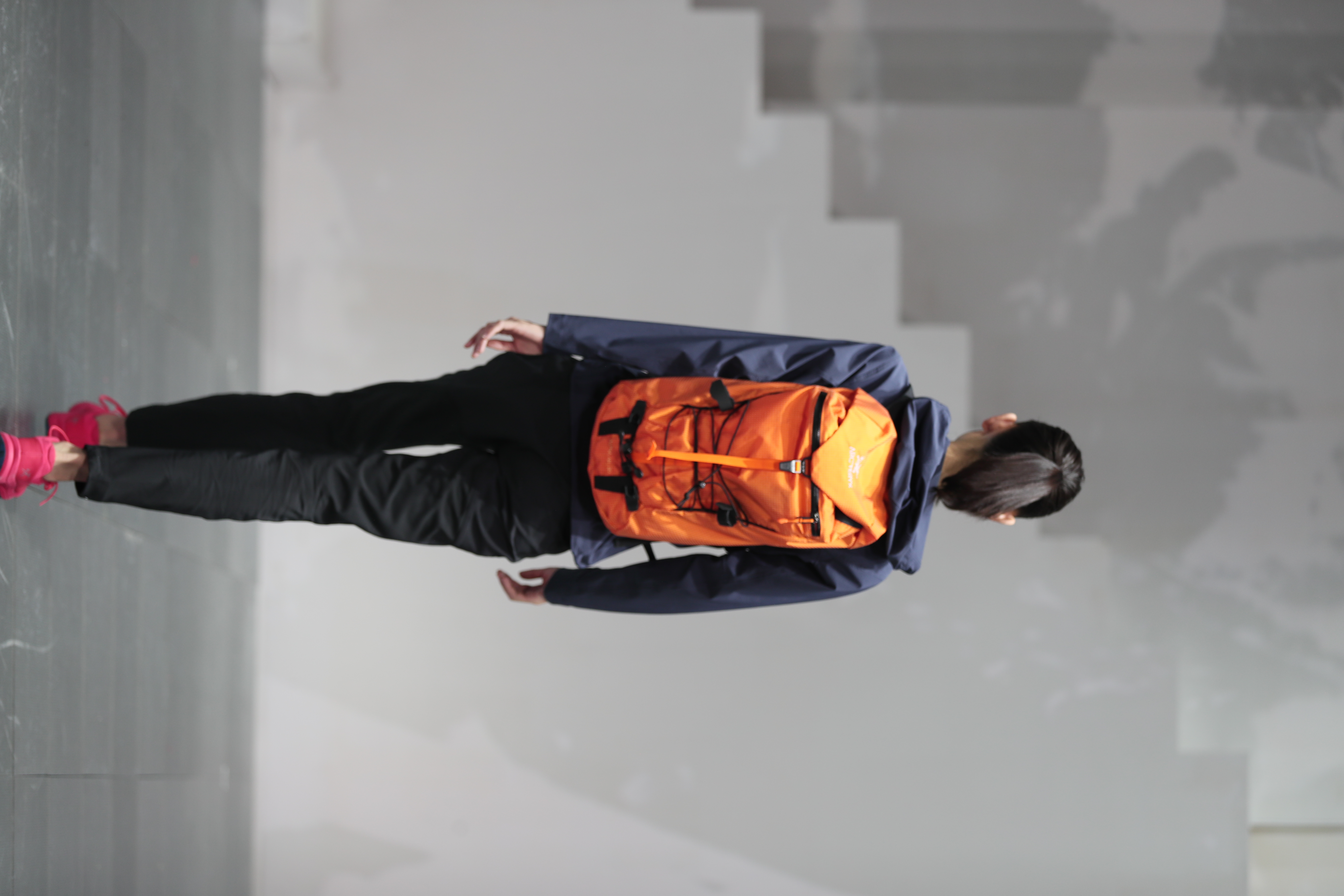 始祖鸟服装1019发布会,始祖鸟白色走秀