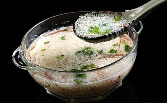 中国厨师给日本人做生鱼片,日本大师级料理生鱼片