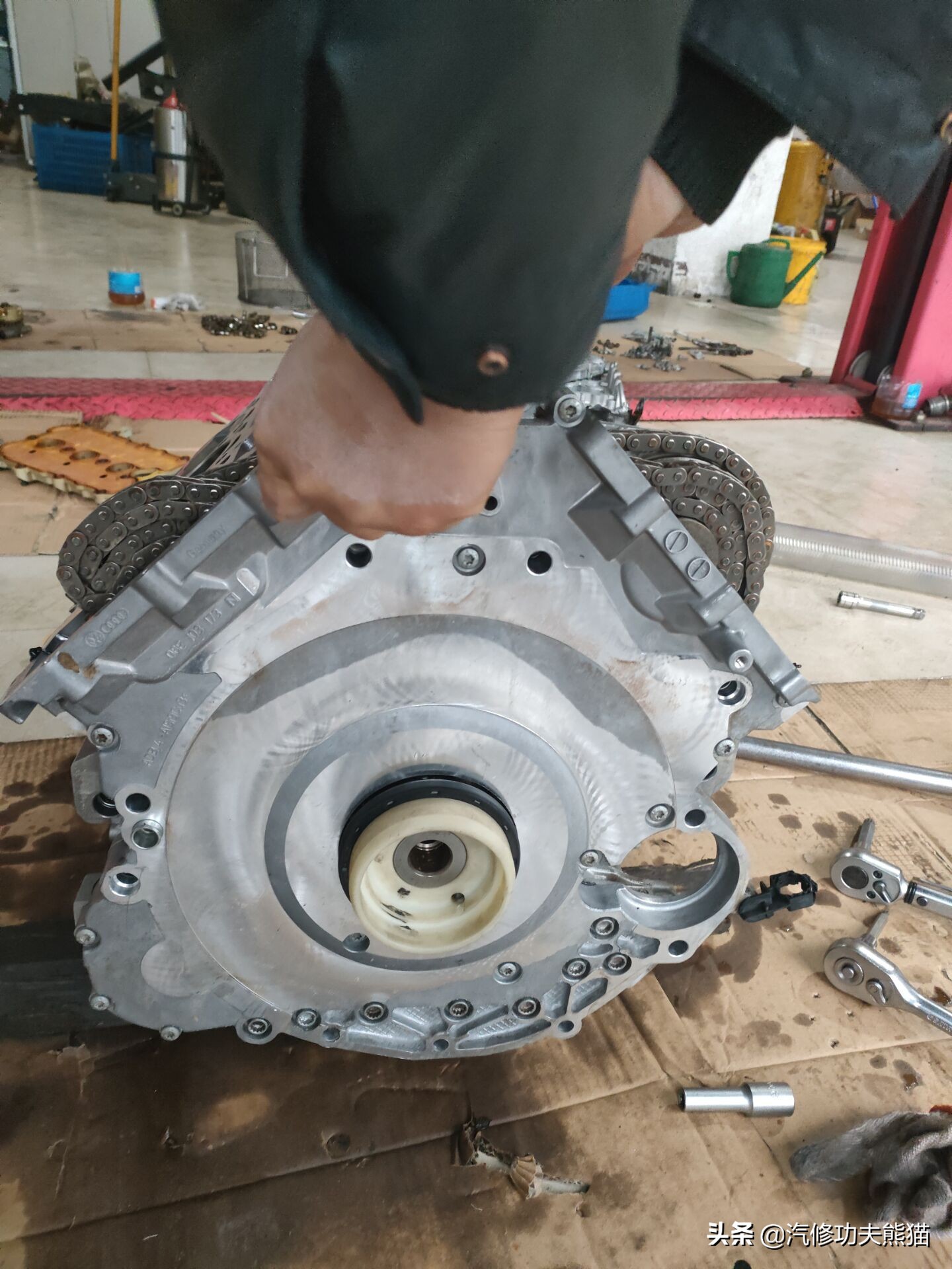 08款奥迪a6l手动挡2.0t烧机油么,09款奥迪a6l2.4烧机油怎么解决