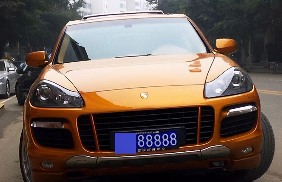 直系亲属车辆过户能否保留原号牌,车过户给老婆可以保留原来号牌吗