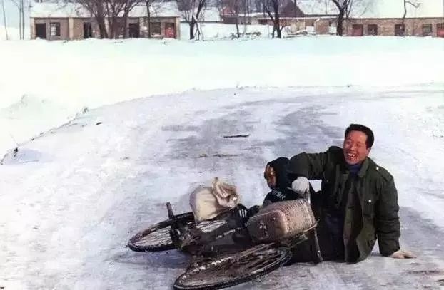 九张反映过年气氛的照片,百张罕见的过年老照片这才是年味