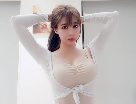 曾在CJ上收获9999朵玫瑰的韩国女主播,竟然还未成年?