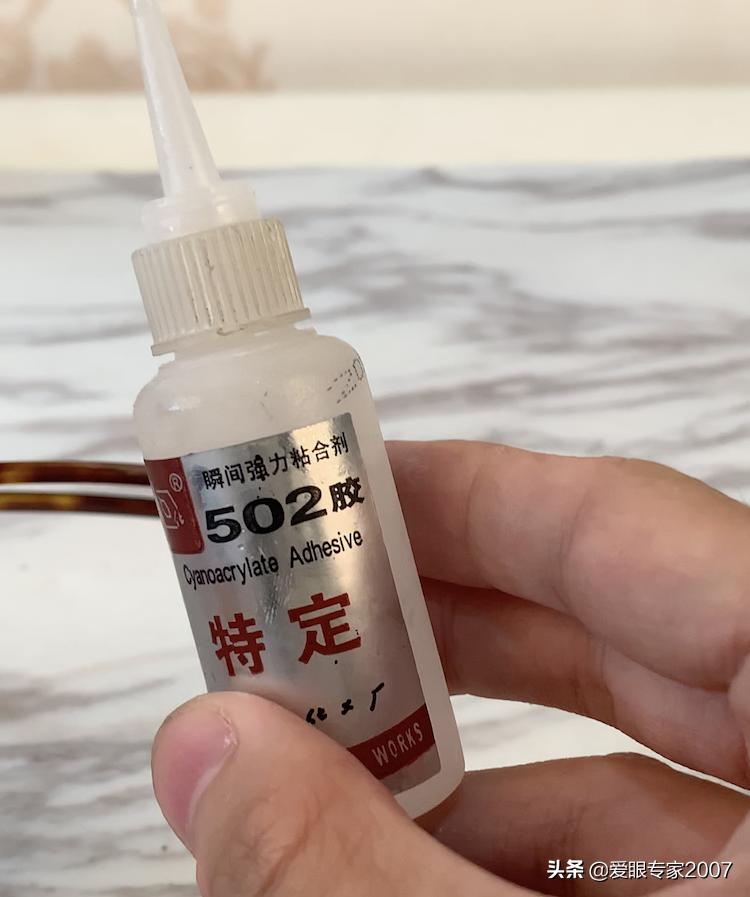 眼镜坏了没有胶带和胶水怎么补救,眼镜坏了去维修要钱吗