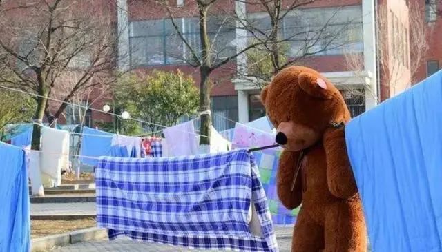 大学生晒被子的搞笑方式,盘点大学生花式“晒被子”名场面