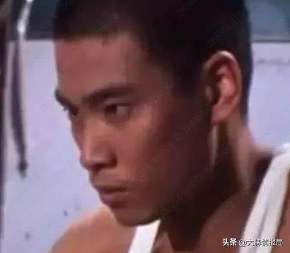 他自称红过周杰伦帅过周润发，也曾落魄潦倒，一辈子做到黄金配角