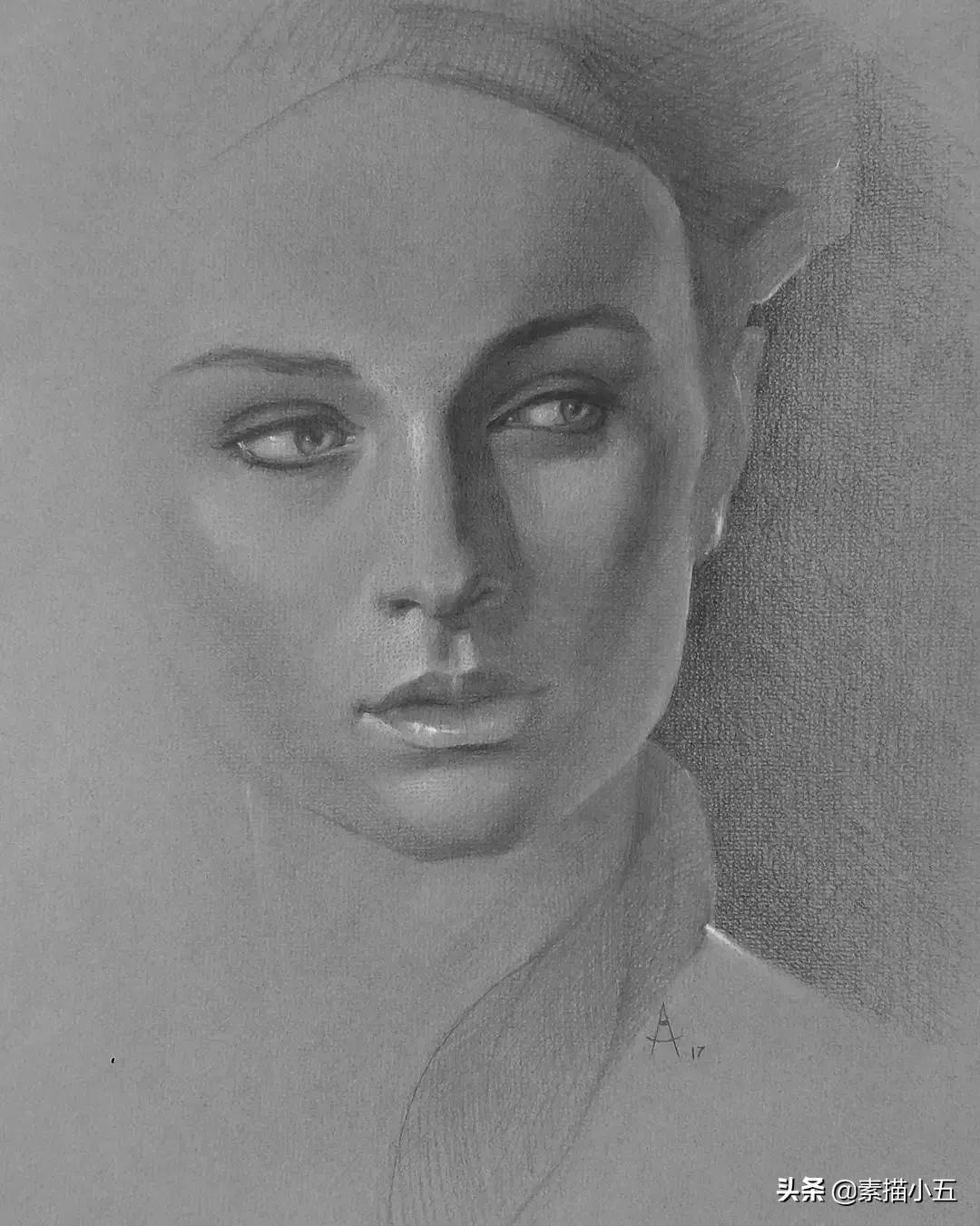 他画的素描无与伦比,他画的画栩栩如生让人拍案叫绝