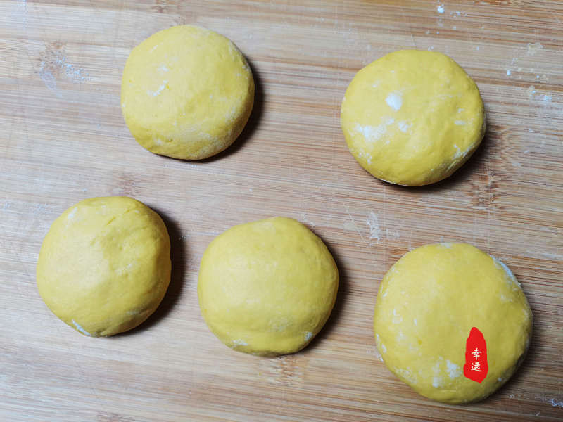 金灿灿的黄馒头,金灿灿黄金馒头好看又好吃