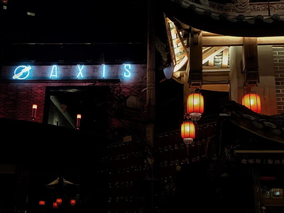 “当当......”快上车，成都的夜生活开始了