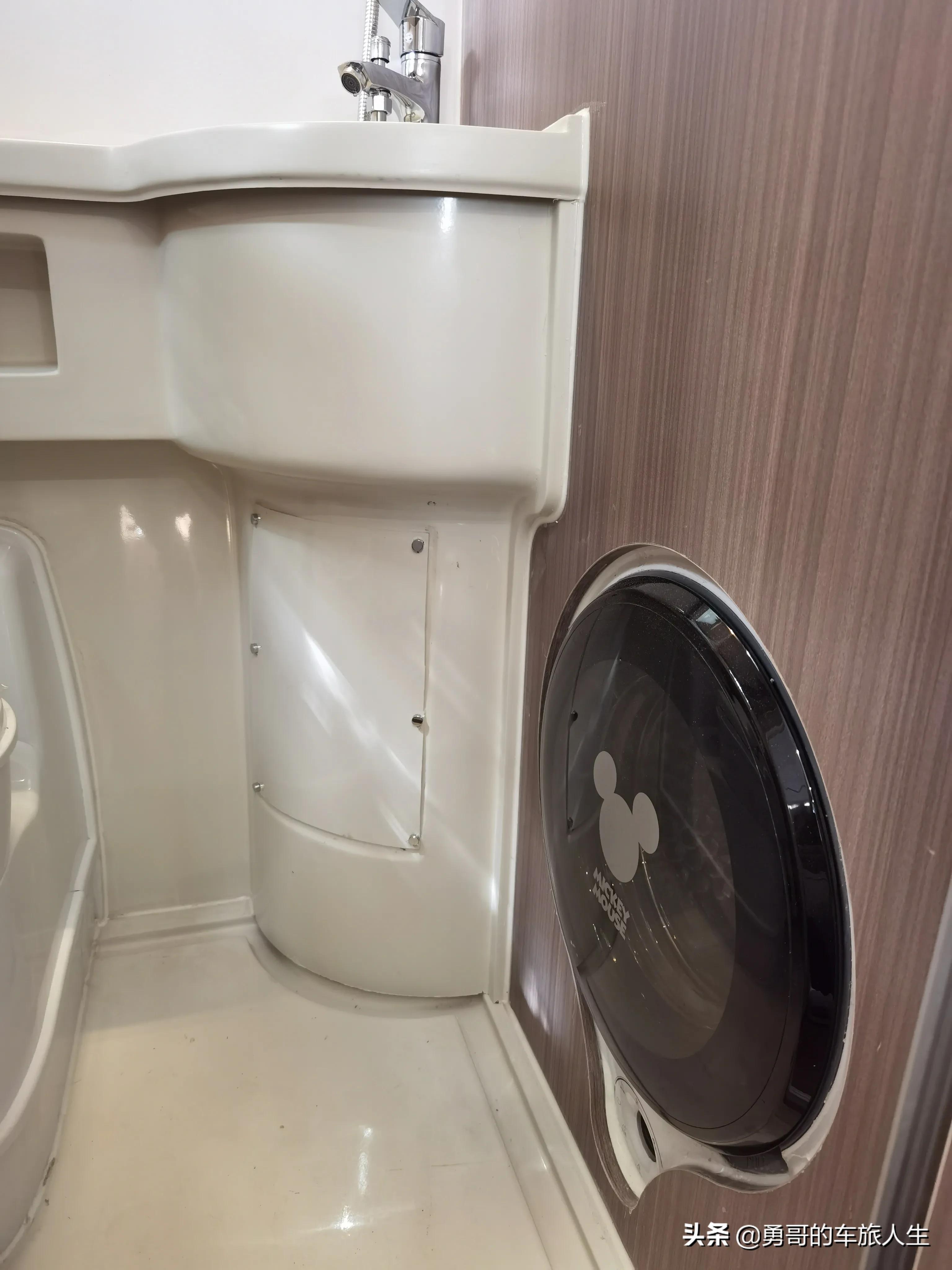 依维柯b型6座房车最新款价格多少,国六进口6.5吨依维柯房车无拓展