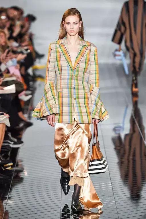 一眼惊艳的秋季穿搭,60套初秋穿搭让你每天美得不重样