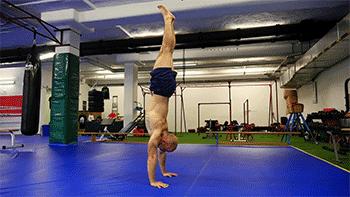 教你一招怎样练倒立,手把手教你学倒立