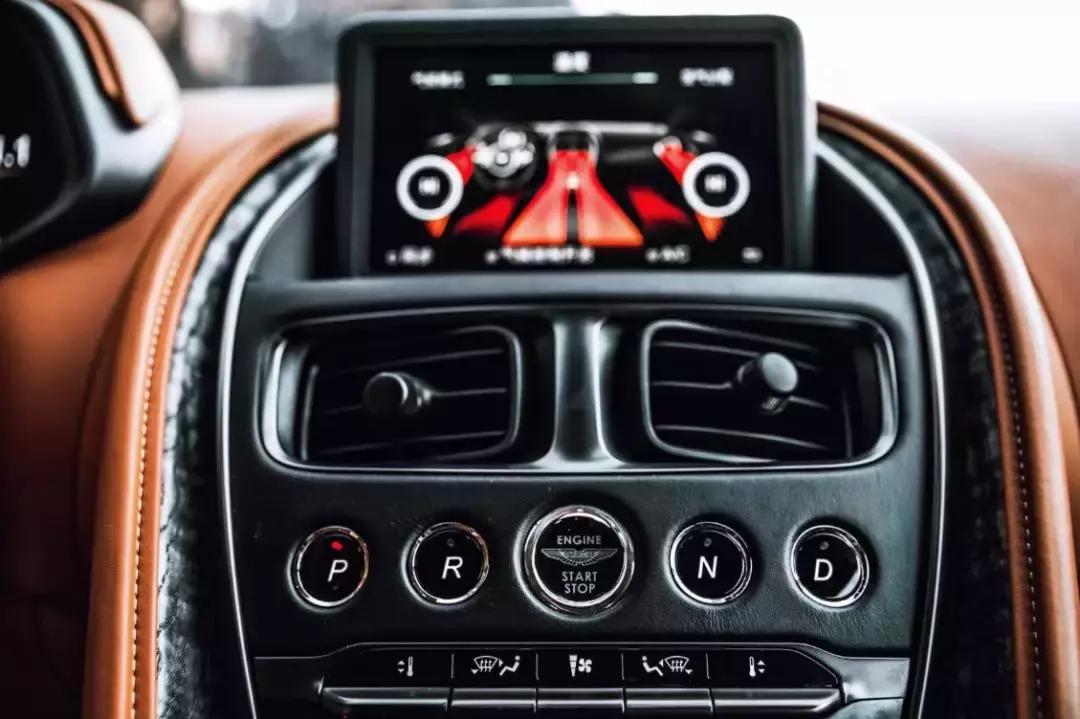 夏东阿斯顿马丁db11试驾,嗜驾