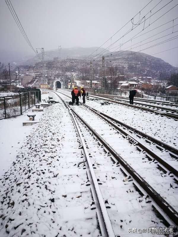 1816次列车脱轨事故,货运列车脱轨事件