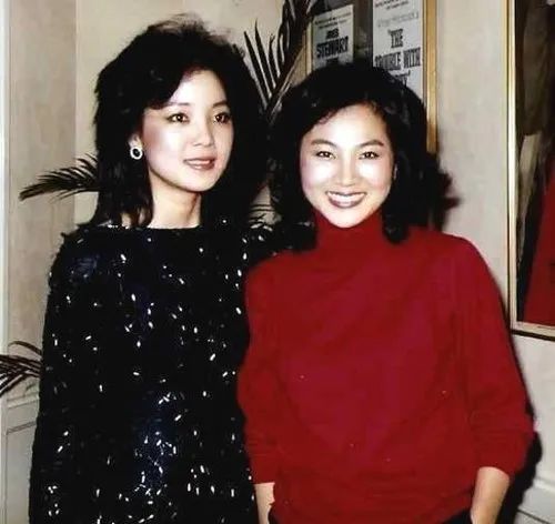 帽子歌后凤飞飞照片,台湾歌后凤飞飞简历