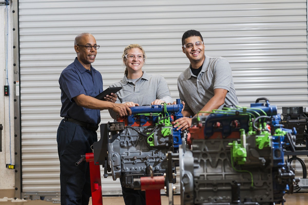 柴油发动机缸垫冲了有什么症状,柴油发动机冲气缸的原因有哪些