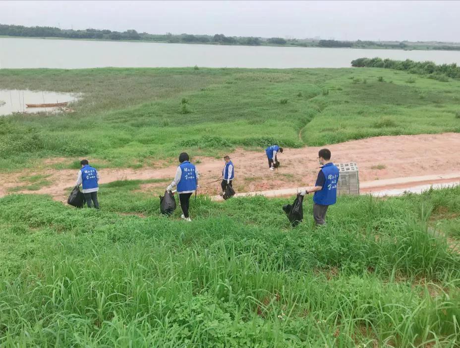 “保护水源，我是行动者”——肇庆高新区生态环境服务中心开展北江饮用水源保护区义务清扫垃圾志愿活动
