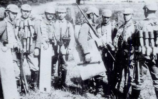 出身军旅世家，受*毛老**奇亲传，德意志帝国军事奇才施里芬伯爵