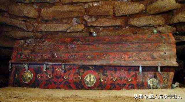 内蒙古千年古墓女尸惊现,内蒙古发现不明液体的女尸