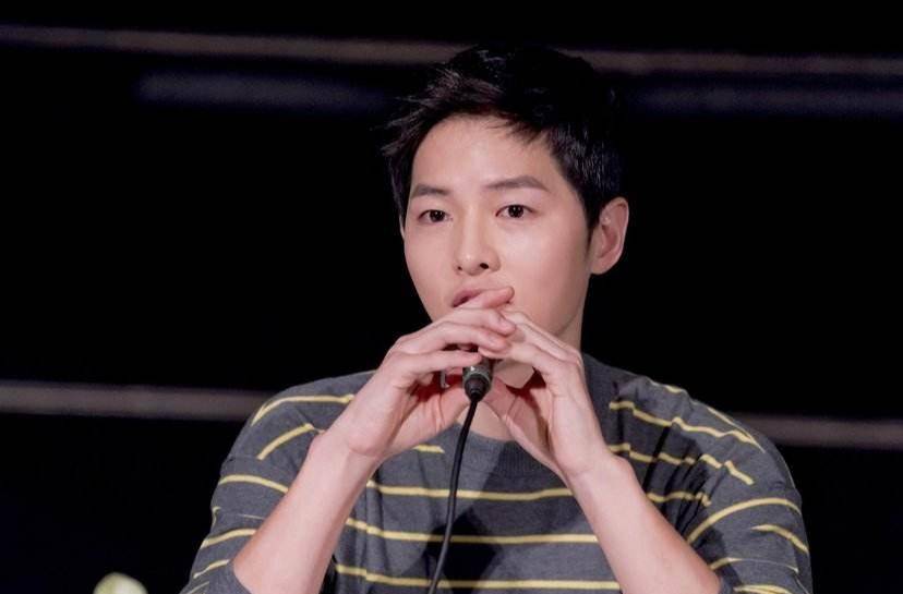 宋仲基去夏威夷度假，宋慧乔狂晒海边贝壳照，是巧合还是隔空PK？