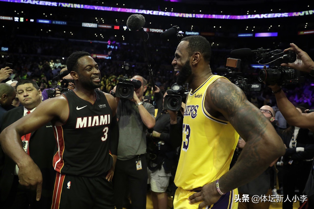 韦德摔倒后继续过人,退役后的韦德打野球