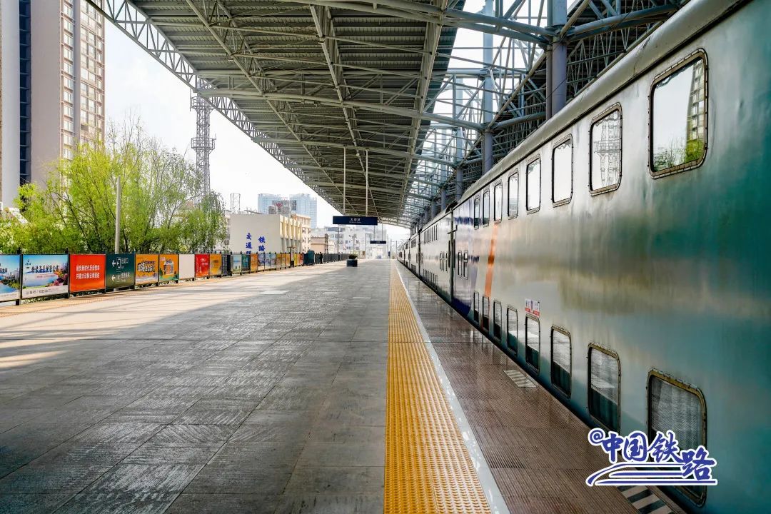 双层火车卧铺大床房西藏,双层火车卧铺大床房过夜